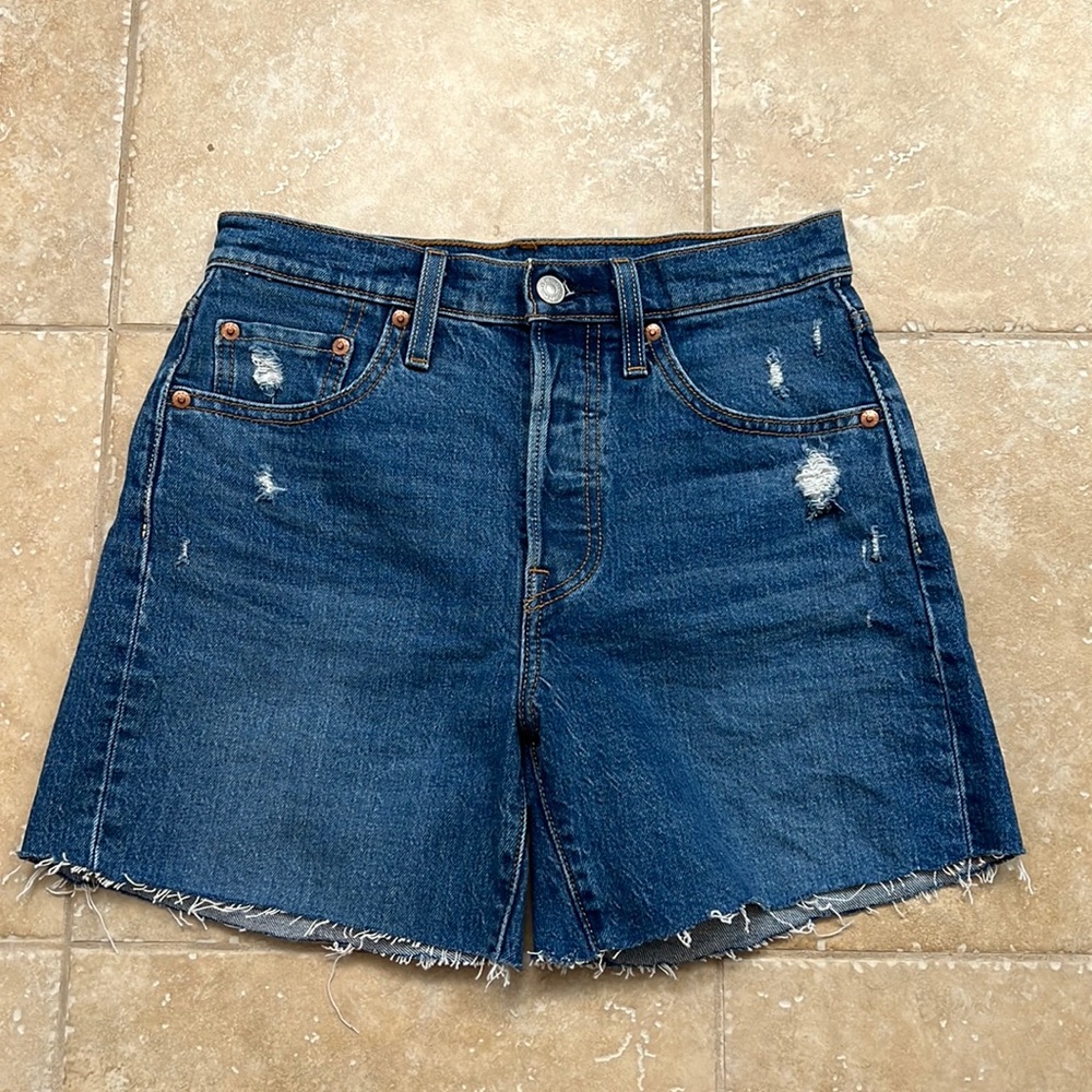 Levi 501 cut off short